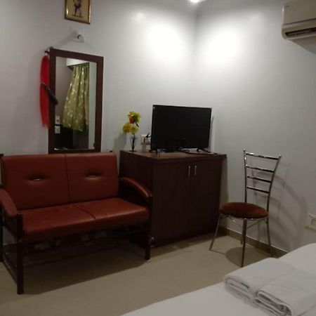 Hotel Rajdhani Hālol Dış mekan fotoğraf