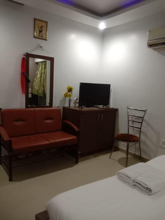 Hotel Rajdhani Hālol Dış mekan fotoğraf